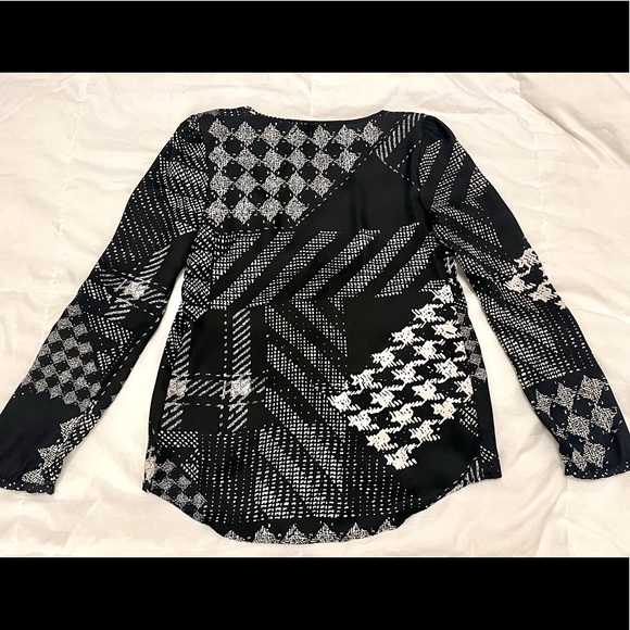 Guess Blouse - Picture 2 of 3